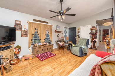 27 Herlock Rd, Staunton, VA 24401 - photo 2