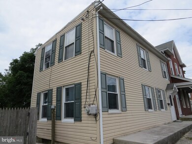 323 S Queen St, Littlestown, PA 17340 - photo 2