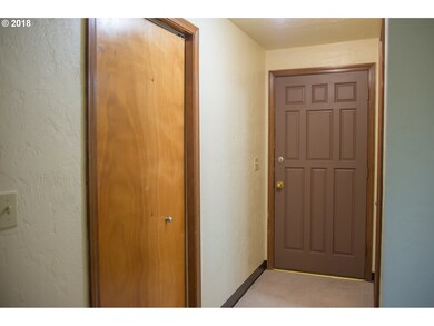 3661 Plumtree Dr, Eugene, OR 97402 - photo 4