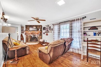 411 Florence Cir, Statesville, NC 28625 - photo 5