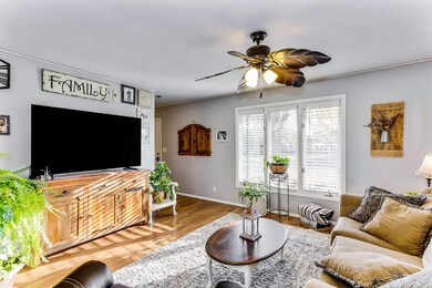Main Level, 15 x 16, Ceiling Fan, Wood Laminate Fl