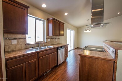 Twin Kitchen