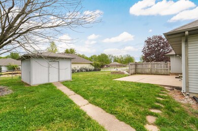 403 E Chet Atkins Ct-7