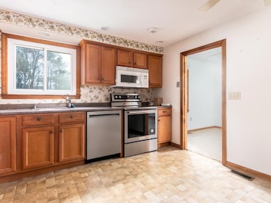 36 Hampton Dr, Nashua, NH 03063 - photo 4