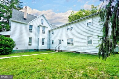 608 Heckel Ave, Spring City, PA 19475 - photo 2