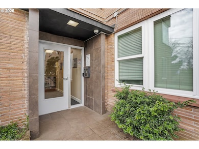 Cardinell View unit 704, Portland, OR 97201 - photo 3