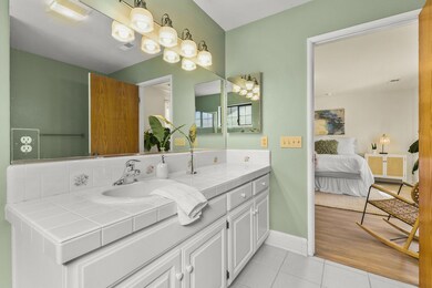 5-web-or-mls-UpmarketMedia_384WOakView (