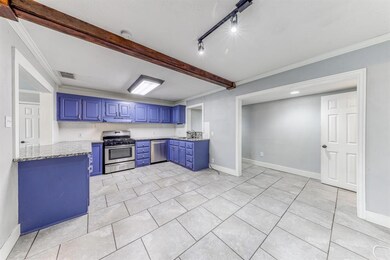 1232 S Brazos St, Weatherford, TX 76086 - photo 6