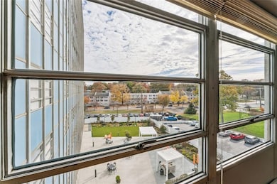 East facing windows for plenty of light