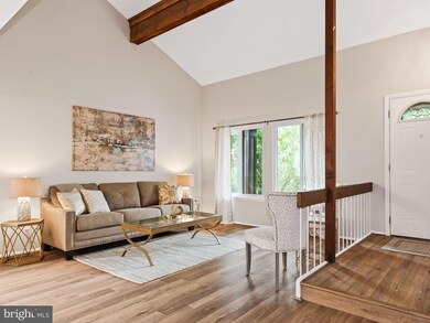 14716 Pebble Hill Ln, North Potomac, MD 20878 - photo 2