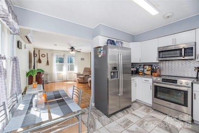 29 Arrowhead St, Clyde, NC 28721 - photo 7