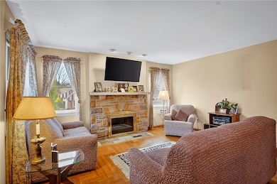 2847 Middletown Rd, Pittsburgh, PA 15204 - photo 3