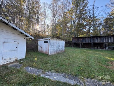 24 Bob Wright Hill Rd, Leicester, NC 28748 - photo 3