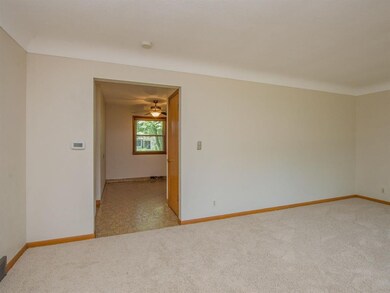2422 Haven Ct SW, Cedar Rapids, IA 52404 - photo 6