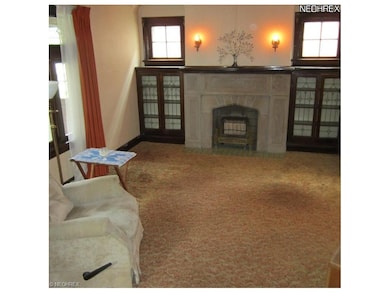 LARGE LIVING ROOM WITH GORGEOUS NATURAL WOODWORK, 