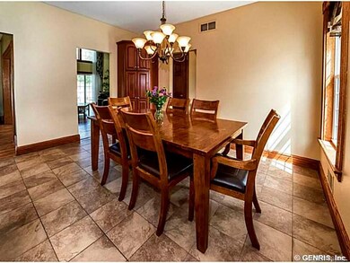 Kitchen. Large Eat-in Kitchen