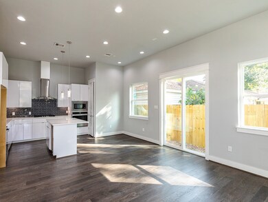 5116 Del Sur St unit B, Houston, TX 77018 - photo 4