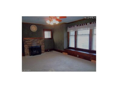 Lower Unit Living Room w/Fireplace,