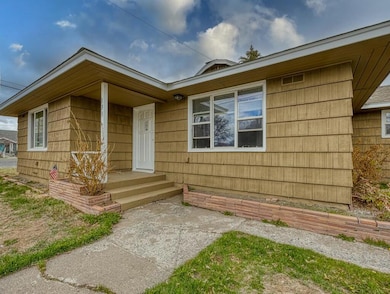 425 W 1st St, Merrill, OR 97633 - photo 4