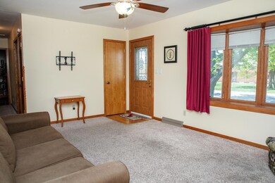 1117 E Seerley Blvd, Cedar Falls, IA 50613 - photo 4