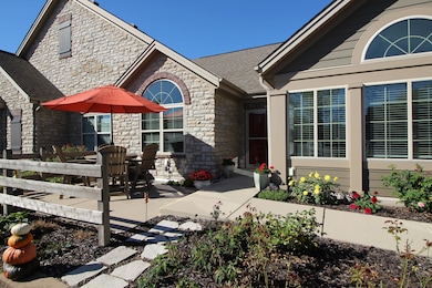 W250N5015 William Dr, Pewaukee, WI 53072 - photo 3