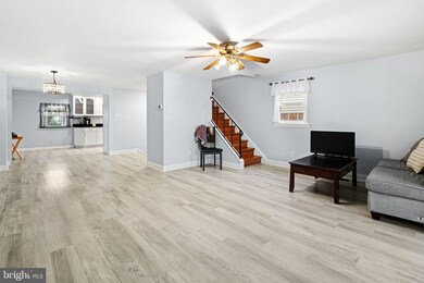 10908 Templeton Dr, Philadelphia, PA 19154 - photo 5