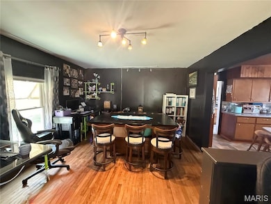 405 N Vine St, Nokomis, IL 62075 - photo 4