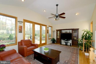 14717 Seneca Castle Ct, Gaithersburg, MD 20878 - photo 2