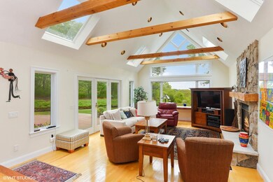 03_56LothropsLane_1_LivingRoom_MLSuse_15