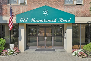 19 Old Mamaroneck Rd unit 6M, White Plains, NY 10605 - photo 2