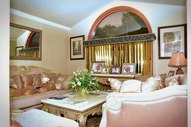 833 McNaughten Rd, Columbus, OH 43213 - photo 4