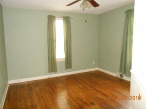 1712 Locust 006