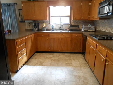 23323 Red Oak Ct, California, MD 20619 - photo 5