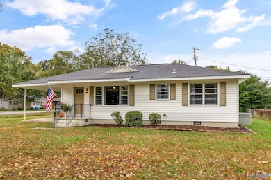 127 Christopher Cir, Athens, AL 35611 - photo 2