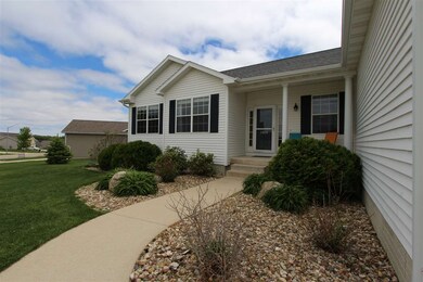 1408 Quail Ridge Rd, Cedar Falls, IA 50613 - photo 2
