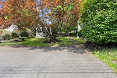 207 Maple yard