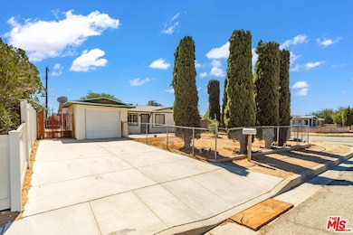 15872 Rexroth St, Mojave, CA 93501 - photo 2