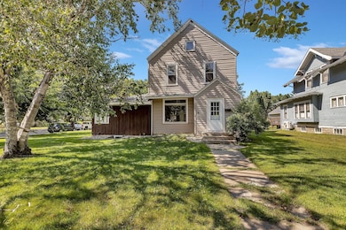 322 10th St SW, Willmar, MN 56201 - photo 2