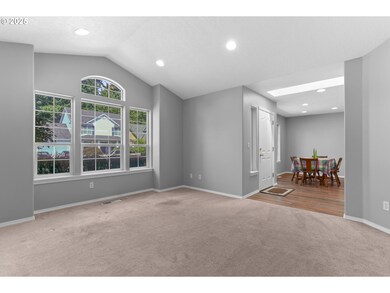 Living Room/Entrance