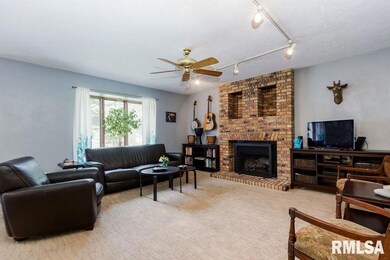 2134 Dorchester Ct, Davenport, IA 52807 - photo 7