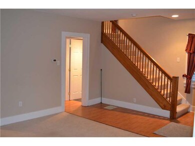 Entry/Foyer.