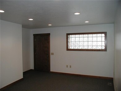 Lower unit living area