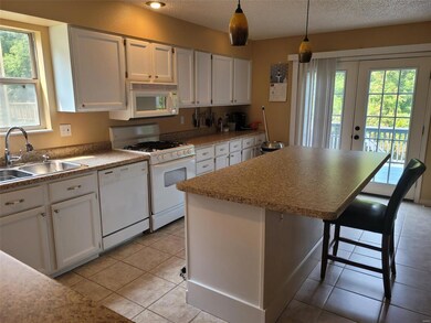 1219 Jacquelyn Ct, Maryville, IL 62062 - photo 4