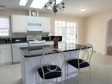 501 Fox Run, Middleboro, MA 02346 - photo 2