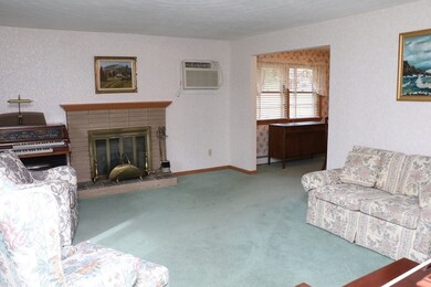 56 Thornton Rd, Worcester, MA 01606 - photo 2