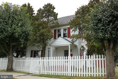 401 Preston St, Charles Town, WV 25414 - photo 4