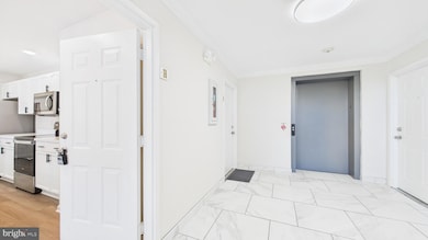 302 Baughmans Ln unit 302H, Frederick, MD 21702 - photo 3