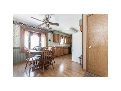 1099 Valley Park St, Marion, IA 52302 - photo 4