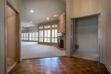 401 401 Greenway Cir, Tyler, TX 75701 - photo 4