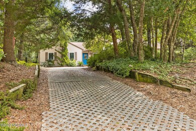 114 Cedar Rd driveway